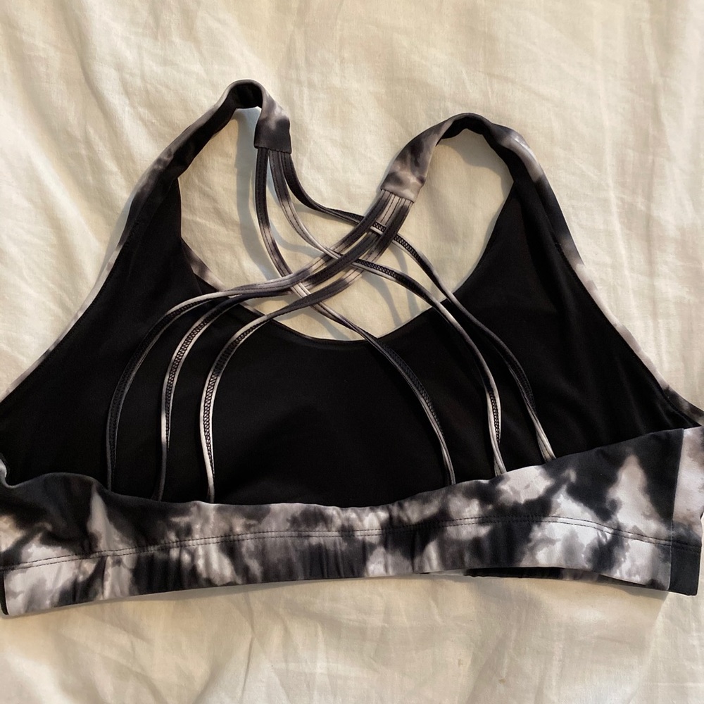 Xl sports bras with strap detail